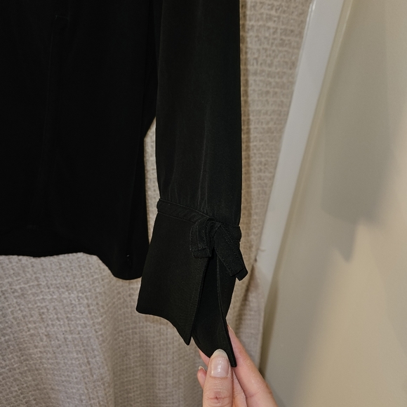 Quarter sleeve, black top - Picture 2 of 5